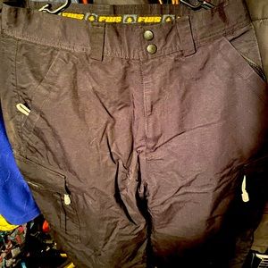 Men’s Free World snowboard pants Excellent cond.